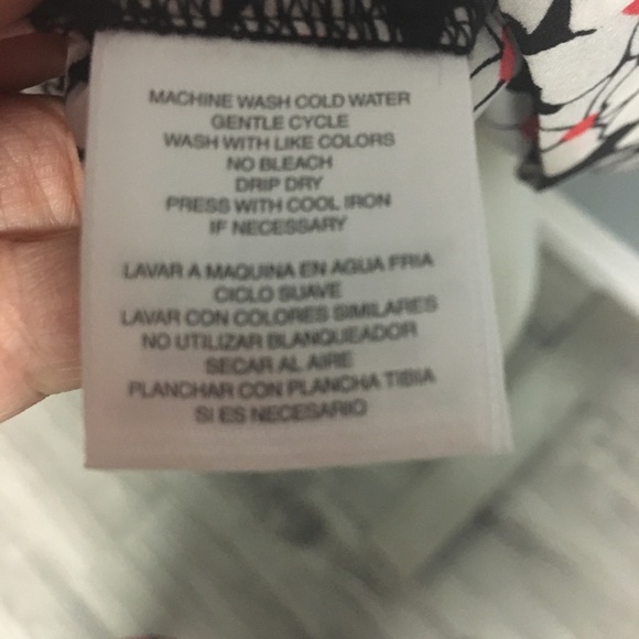 Anne Klein Short Sleeve Floral Mid Length Blouse - Picture 7 of 7